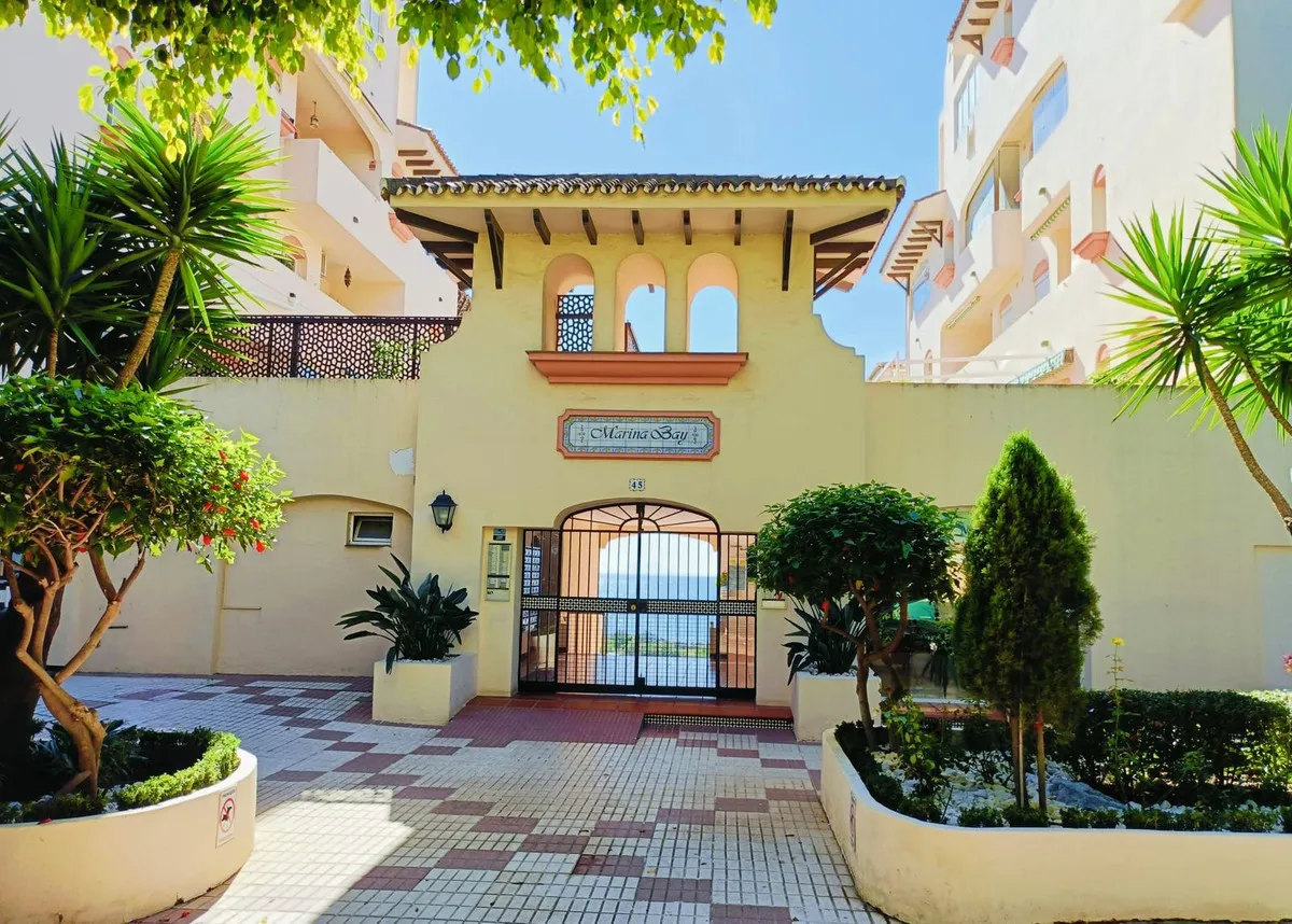 4d6994f1-5a4e-4a12-a808-4dc9f2f98369