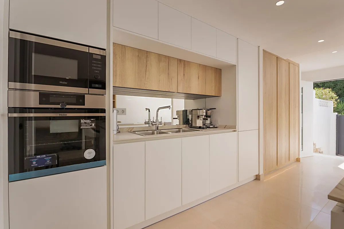 17b4fca0-617b-4ec8-844b-6db975625ba6