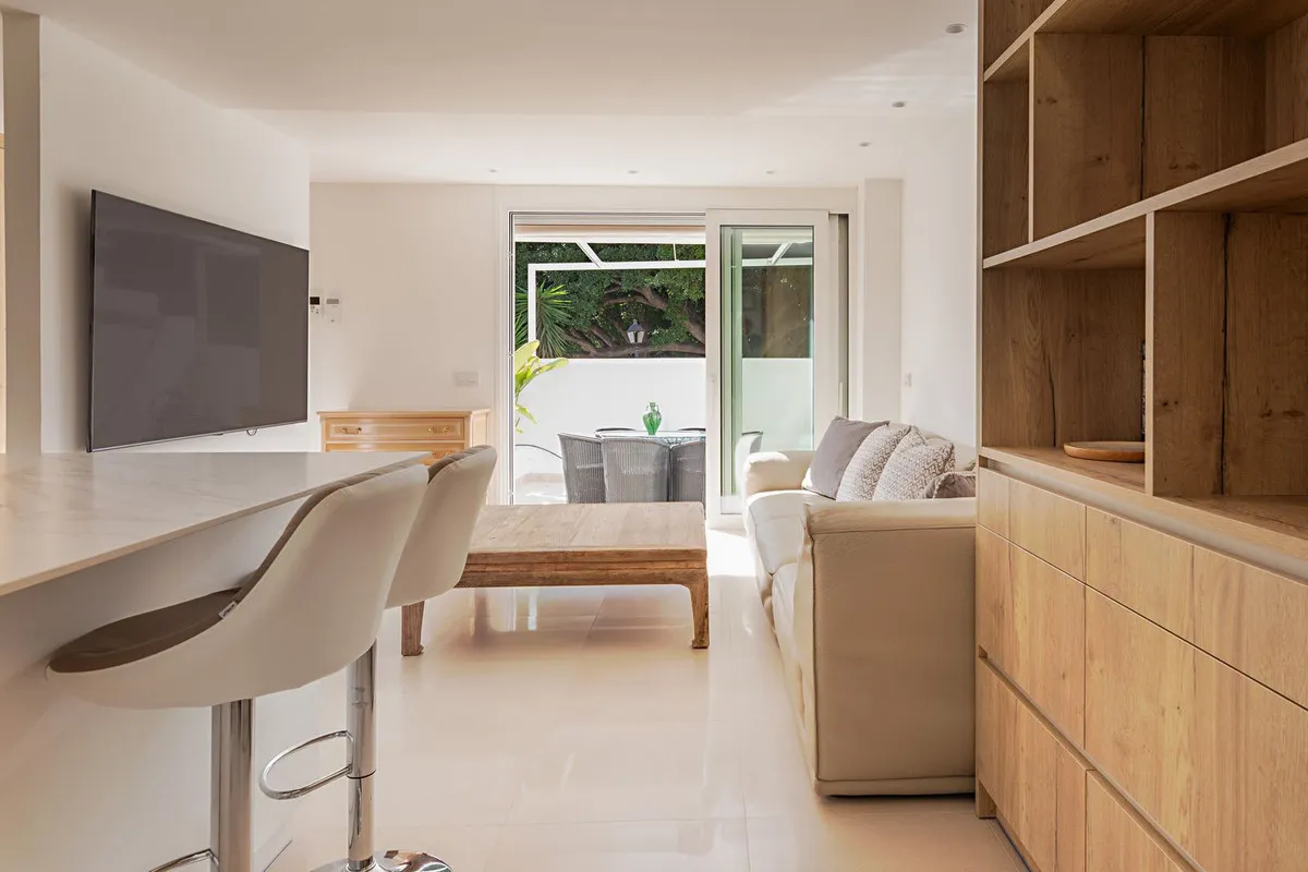 c1ab996b-2983-4d24-b10e-84e850cc607f