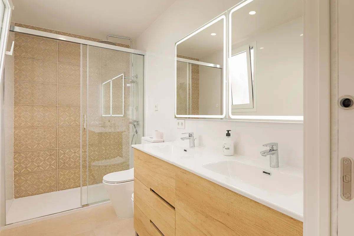 c2bdd360-50e2-44c2-9002-06207903b5b9