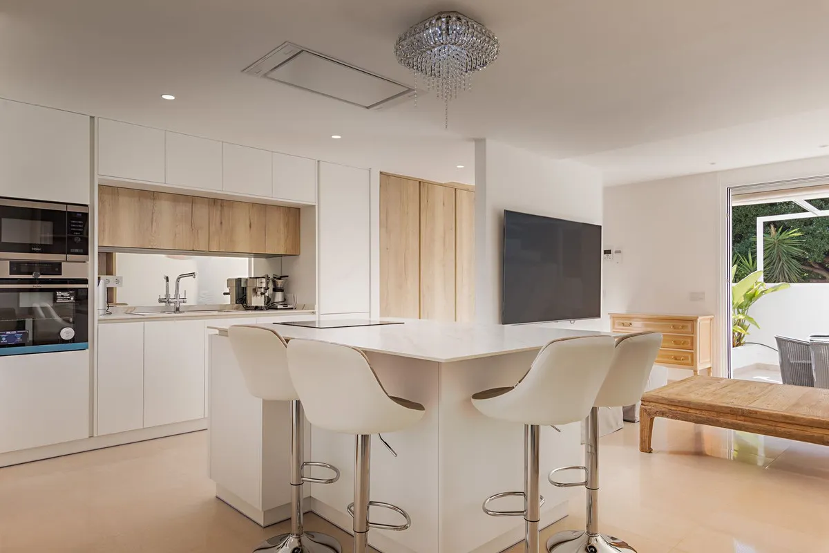 fa02548c-0b39-4039-965d-a276cdd8bab8