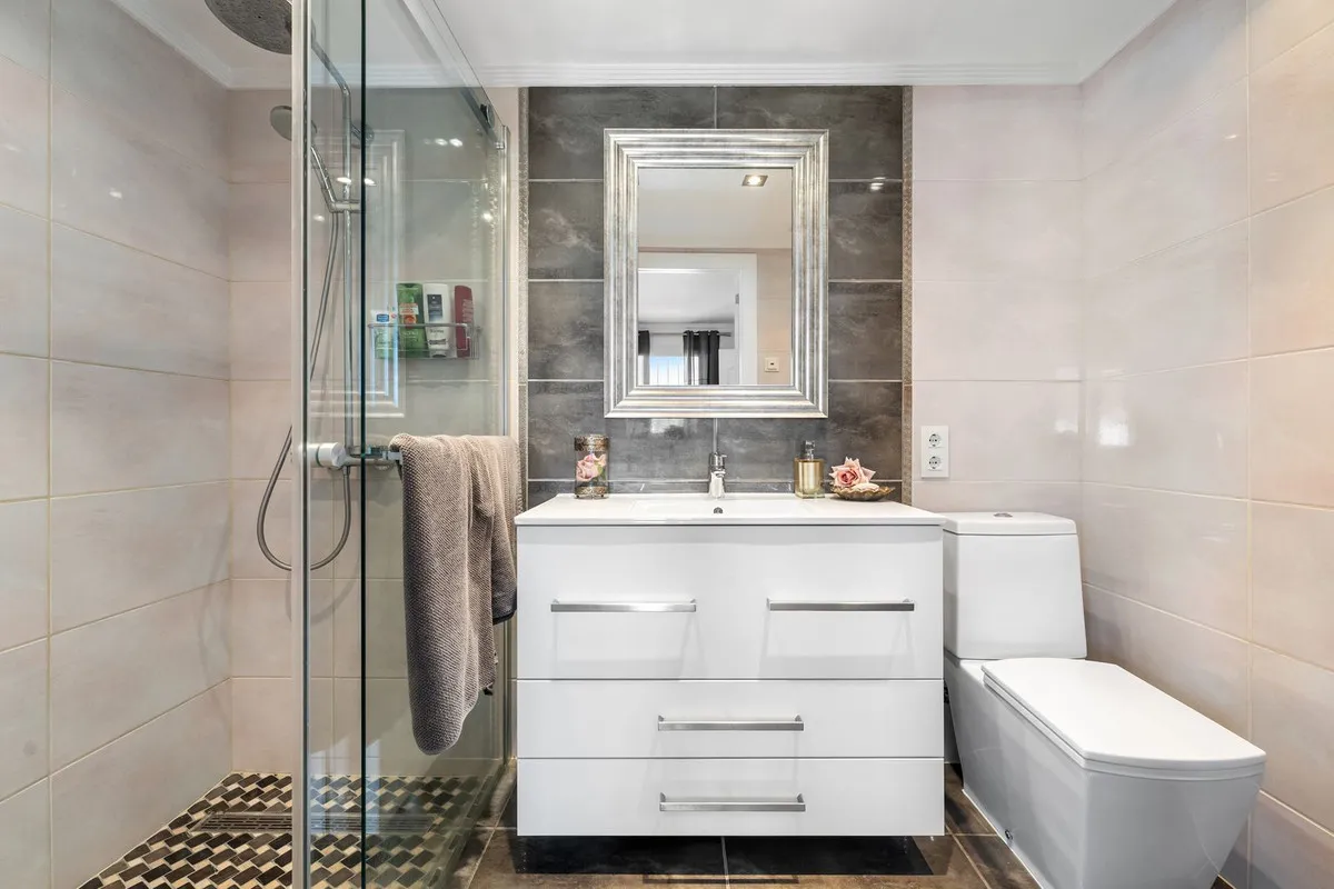 3bbe0e32-a7d4-41d7-bc41-eb07966b4e6f