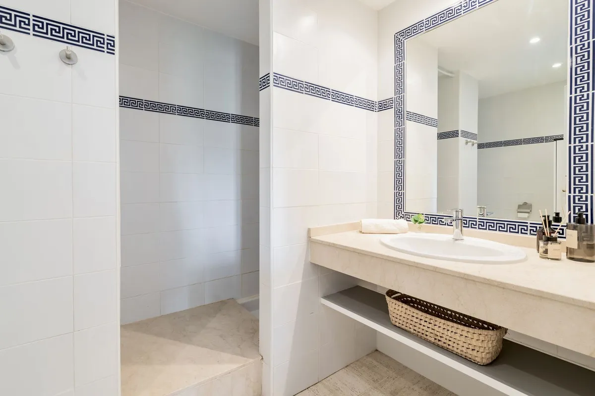 303e6d1c-002a-4844-9a4b-e053b6fea943