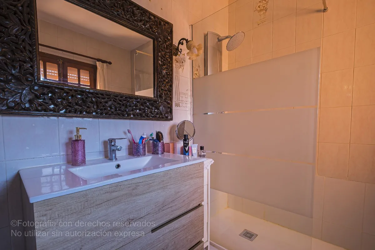 a74d80b5-f729-46f7-8c0f-030c2fb6f47b