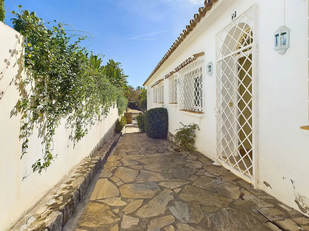 9aaa4d18-7faf-406e-8d71-4f163b28a53d