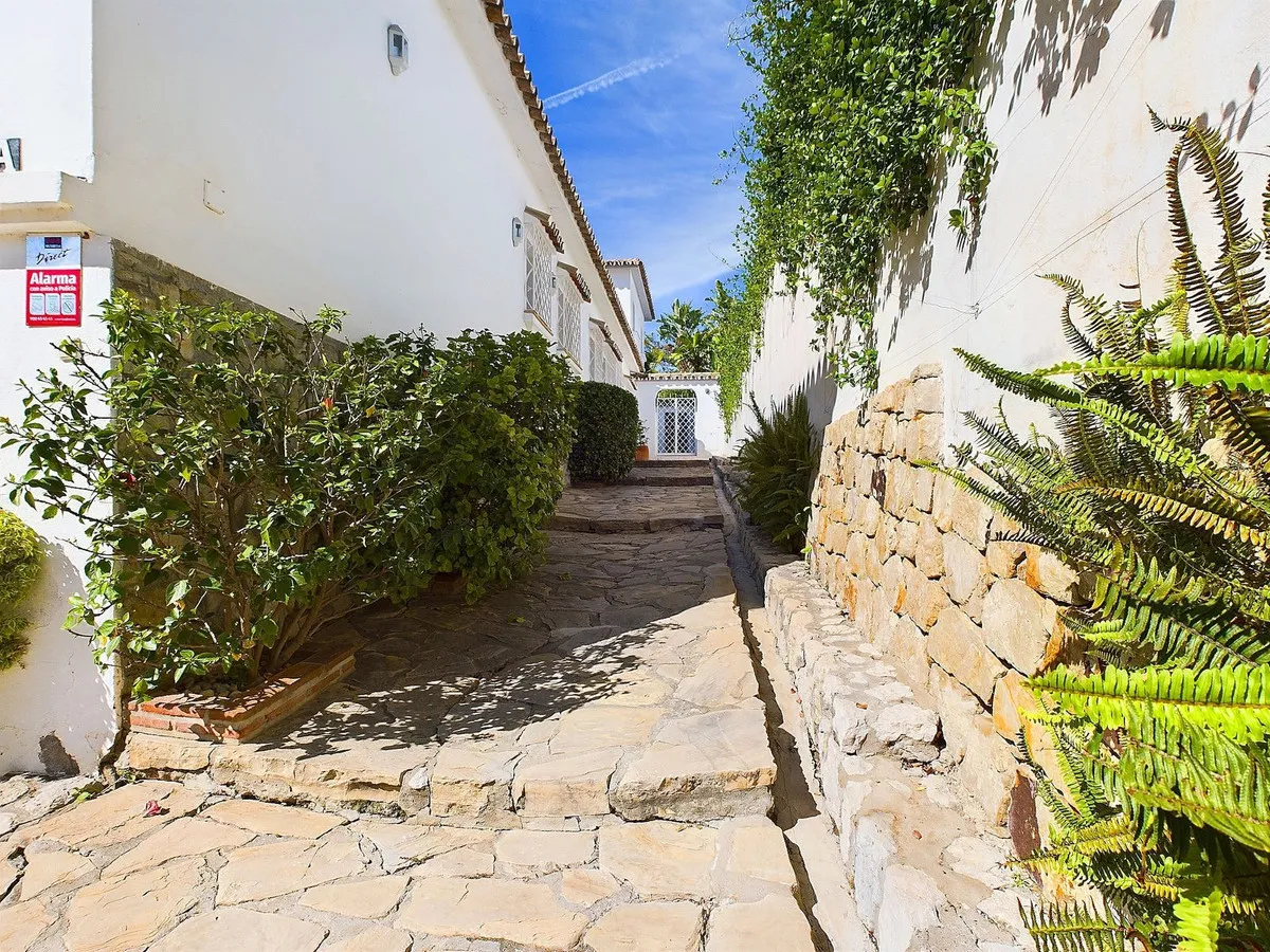 d51f9832-5920-42ca-9a13-4ab287594e86