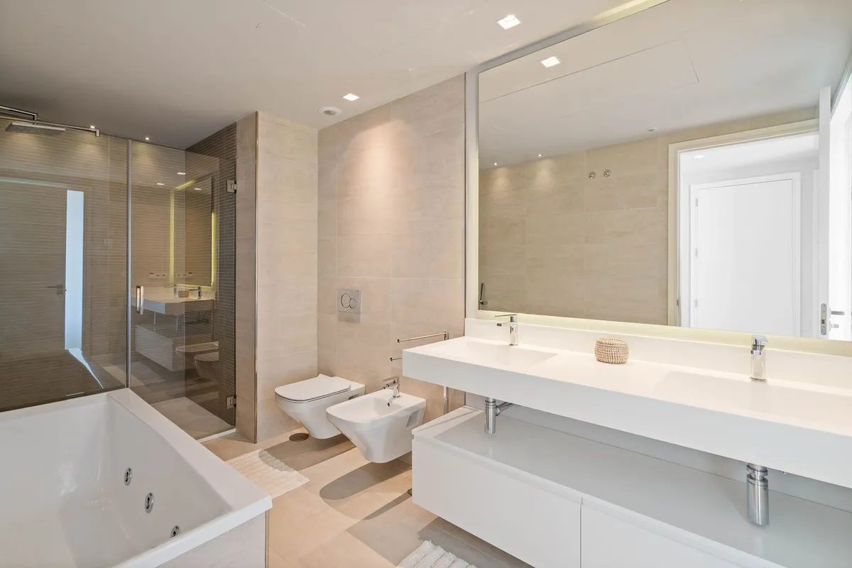 104af03b-59fa-45d8-aac1-9daf457338fe