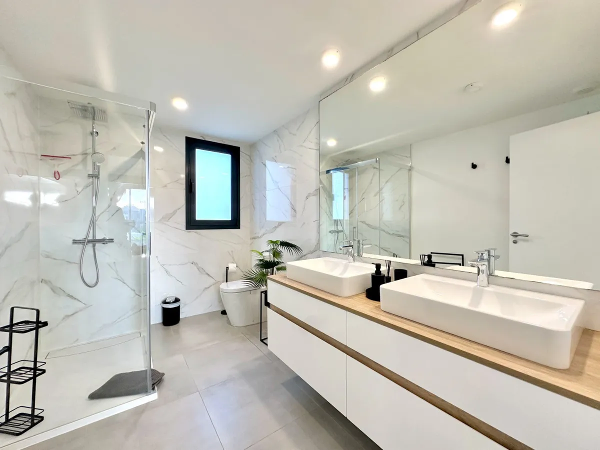 d814fb85-7deb-4c51-950a-4ae431a2e0aa