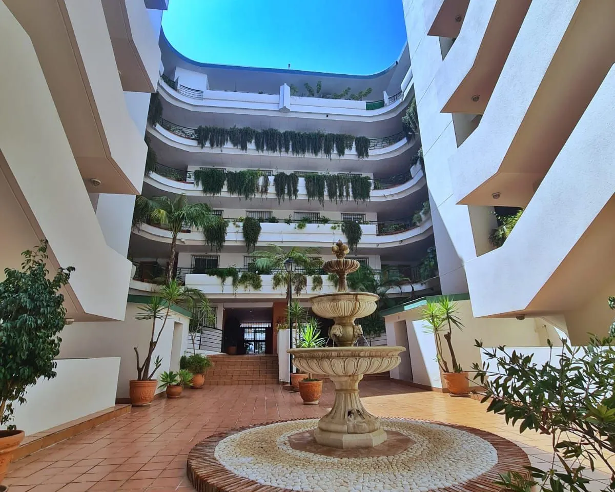 8d2648e1-c6d4-4f08-b6d9-402eefd6b191