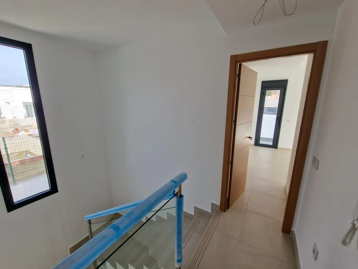 9fb819b5-5f56-4822-8274-f055a64fd04b