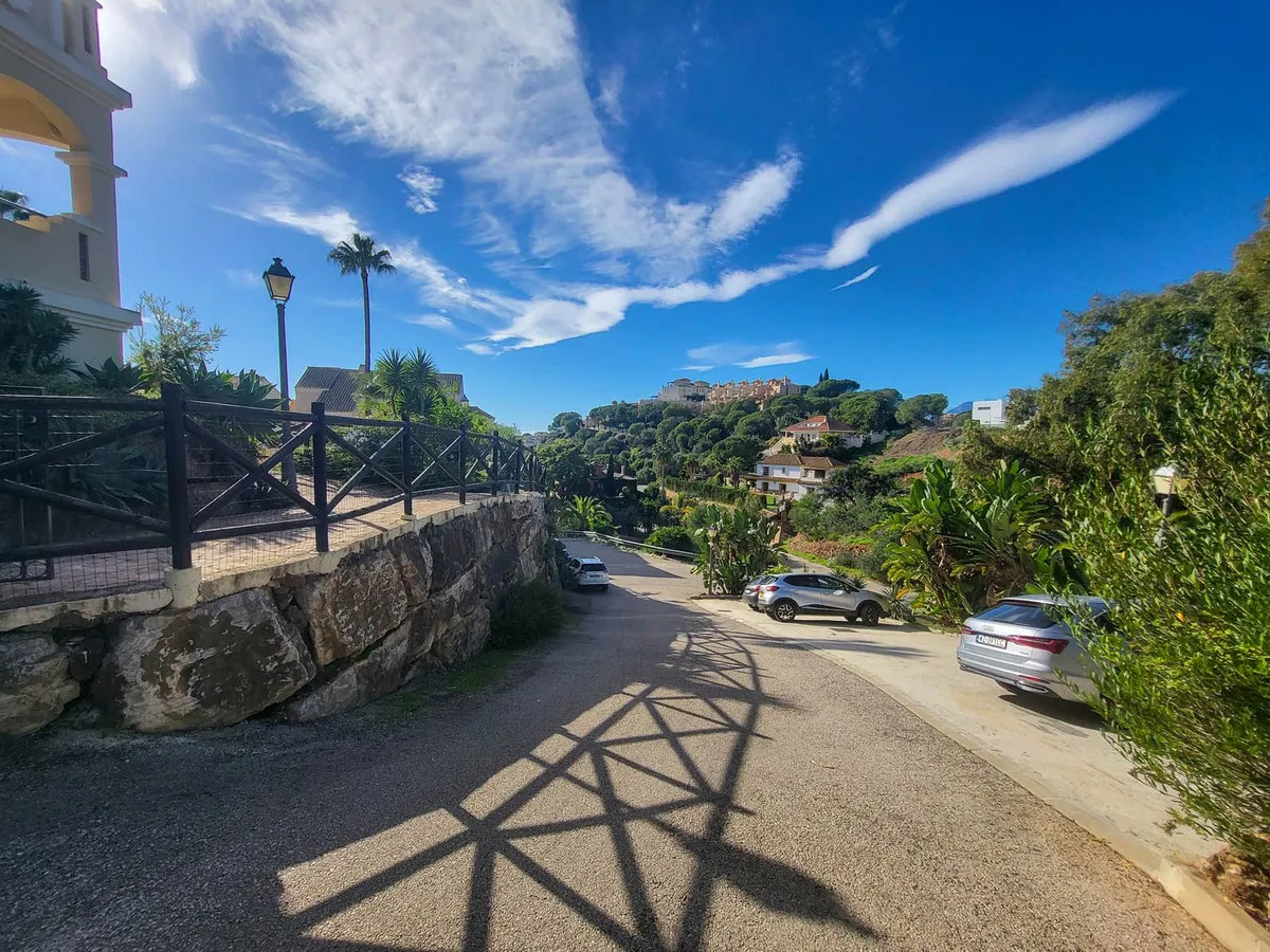 1fdd476c-7300-43c1-8f76-bc447b7cdc2d