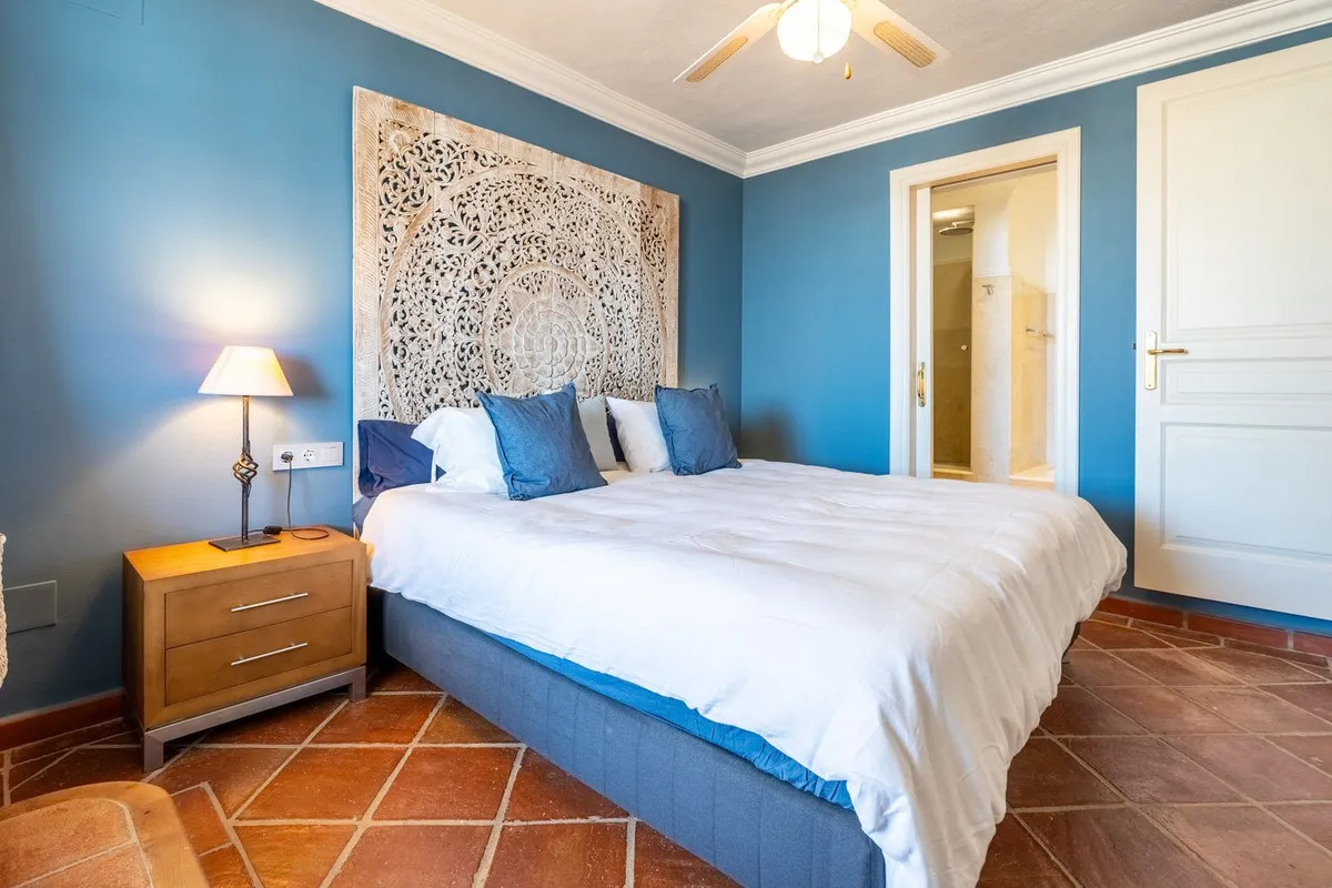 04e3a600-fc7f-44a3-8030-bd3daab04c19