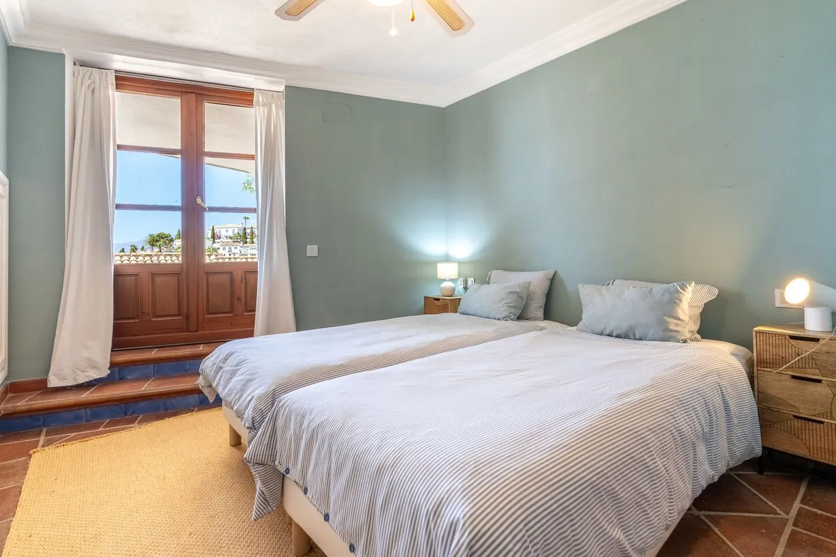 5c70bd77-37ae-4d01-b2dc-1c9514e27e05