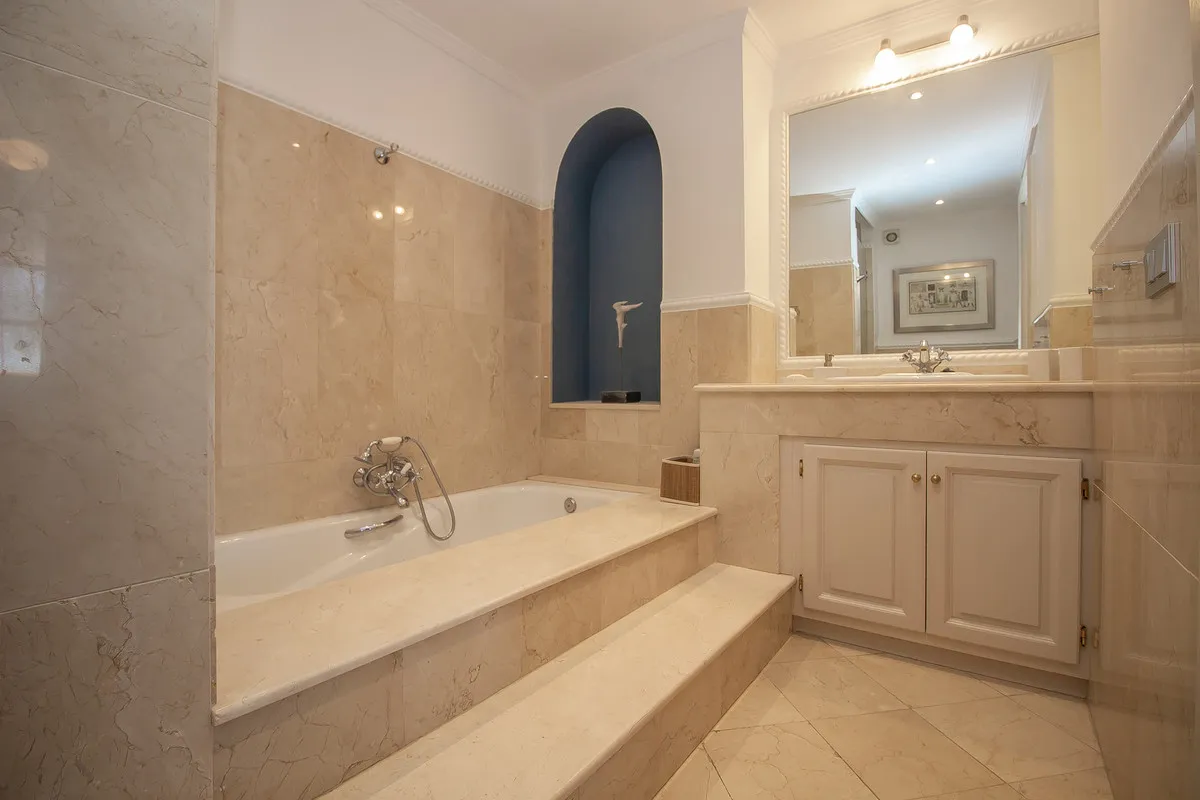 aea44f27-8b85-4030-9949-9c685158e128