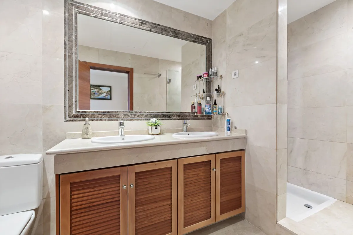 b77d4ec9-e0a2-4bf0-af12-c14c6594e82e