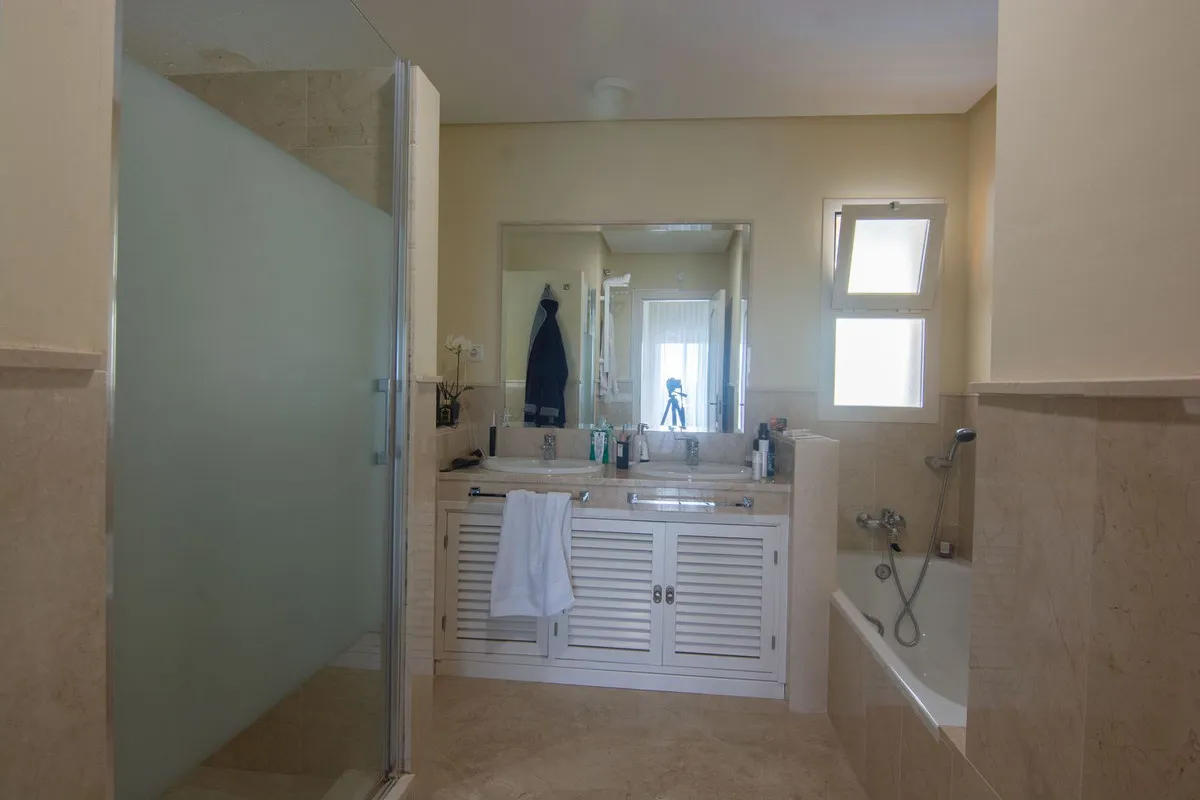 0c84f2cf-6b0d-475b-b56a-ed3149a1c4a4