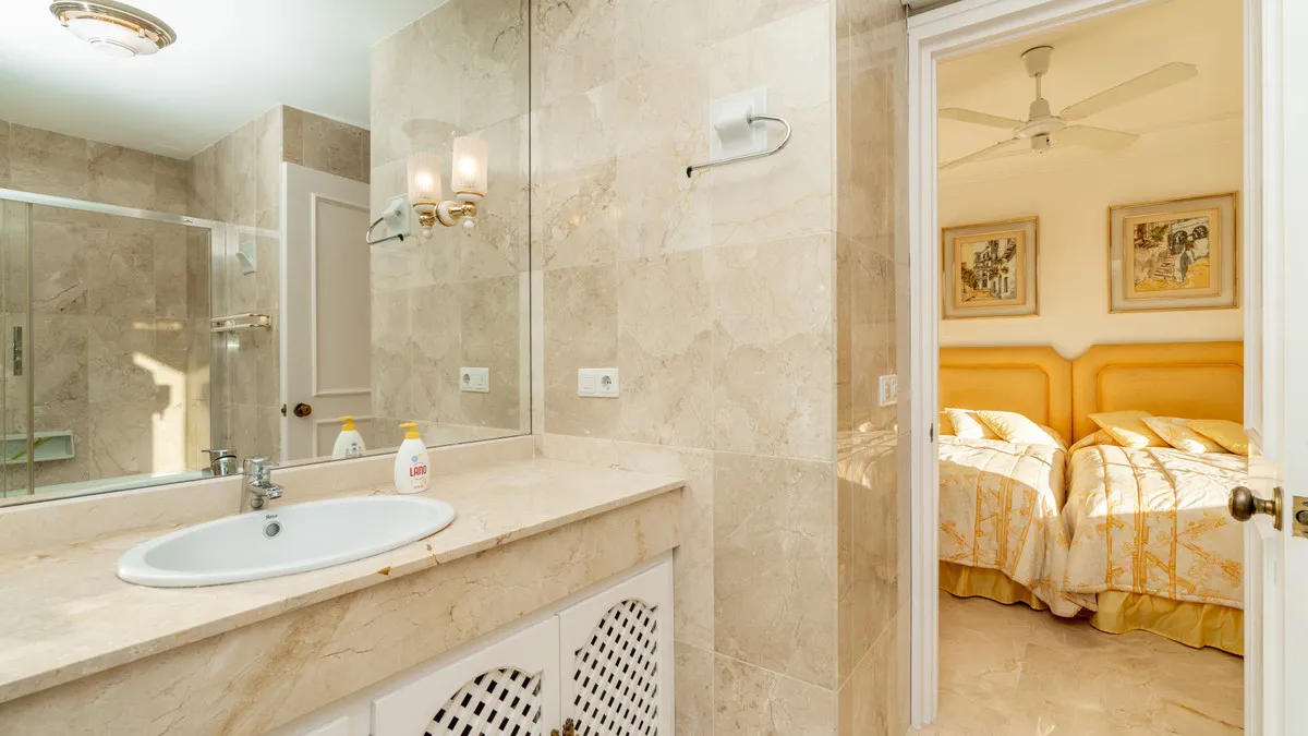 6e4b7f95-ec0b-406b-b48d-e0ad67cea1be