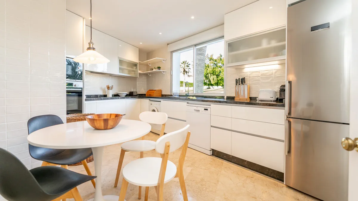 bb3a23fe-fea9-4d74-8535-5bd4f9936378