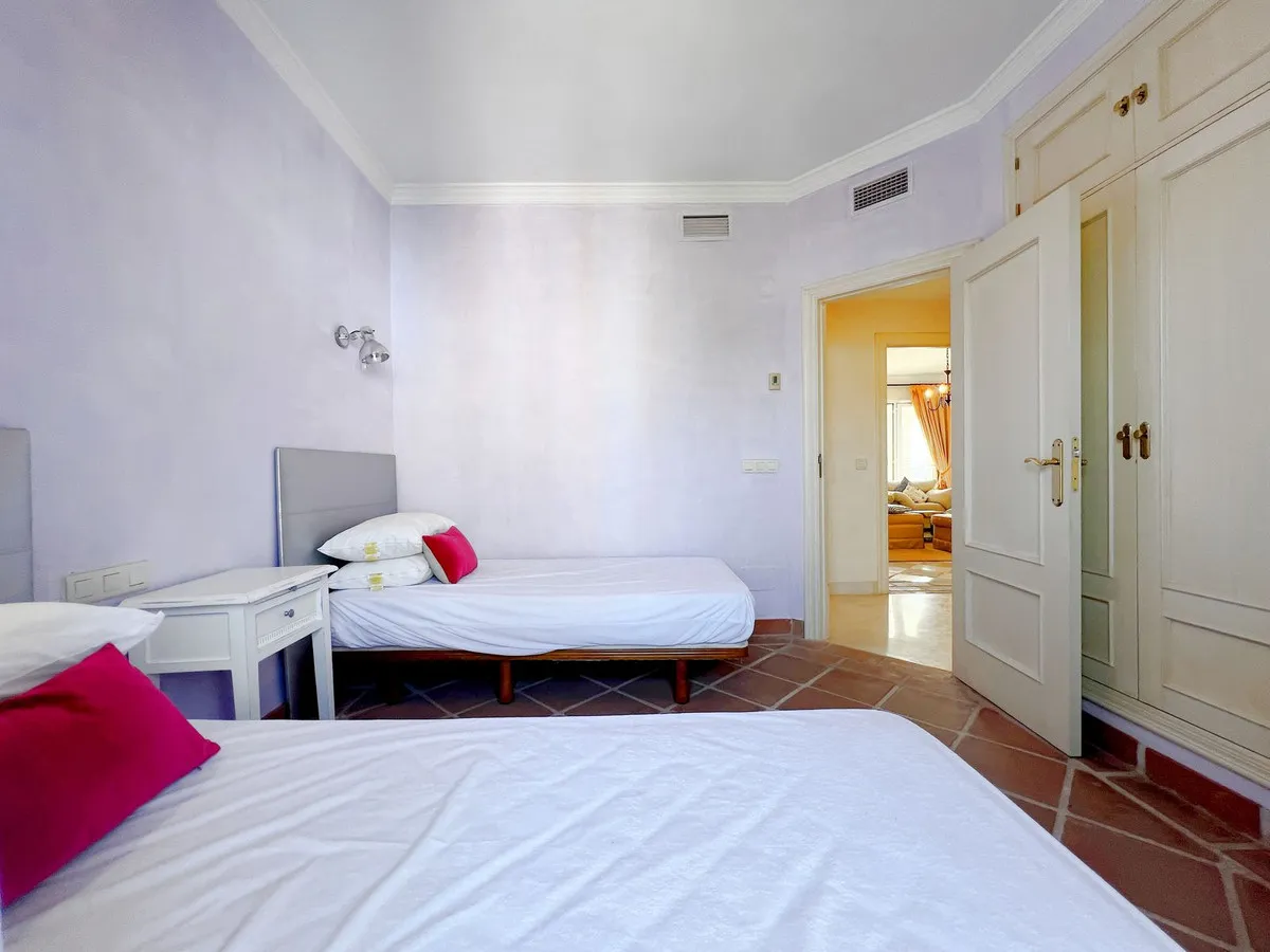 cb3a7baa-83a5-408e-bbfb-503351e172cf