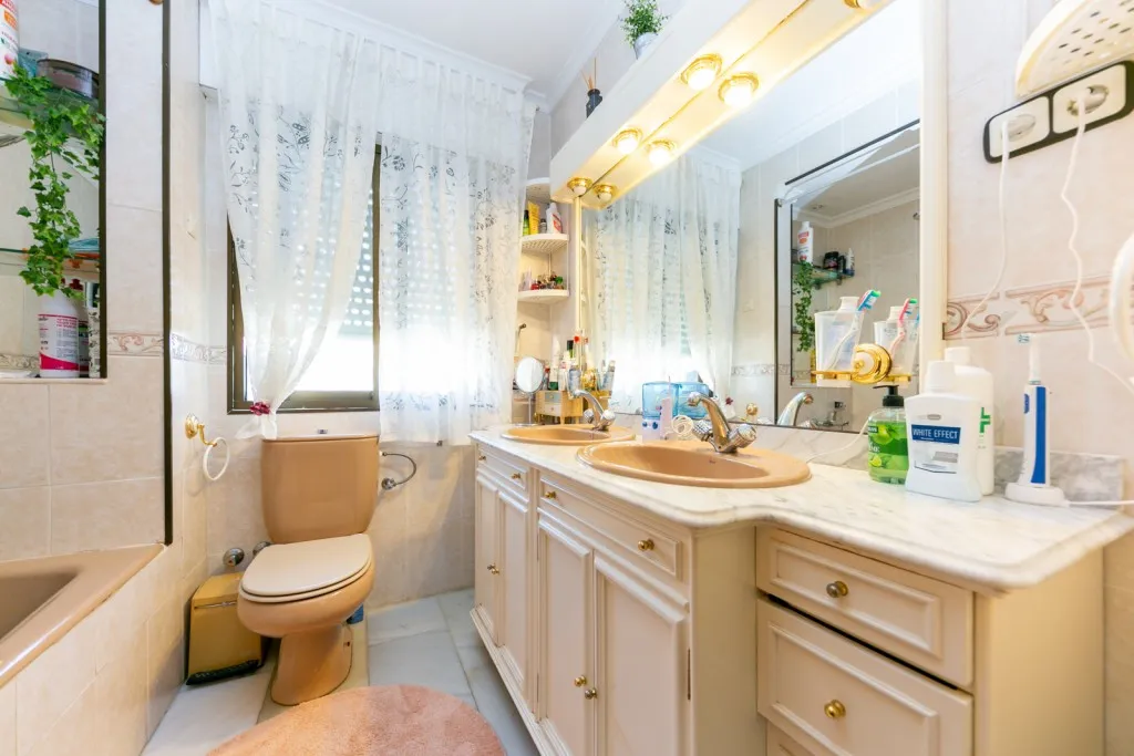 8d36f05a-62ac-417b-b65a-ee449188a9e2