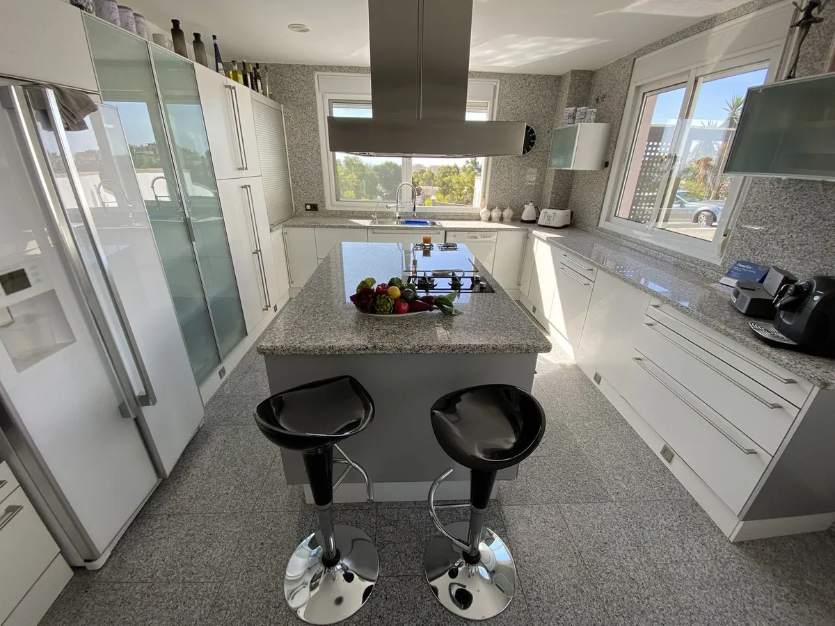 1b7064b3-ff9b-491b-9385-aa65a20c255a