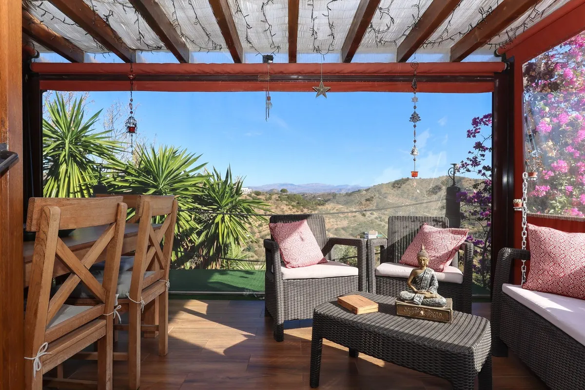 21e123d4-301f-453c-9901-278e6e1bf287