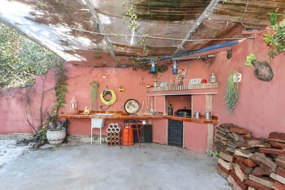 fe6a918a-6b85-4334-b9d8-6b67660f2f64