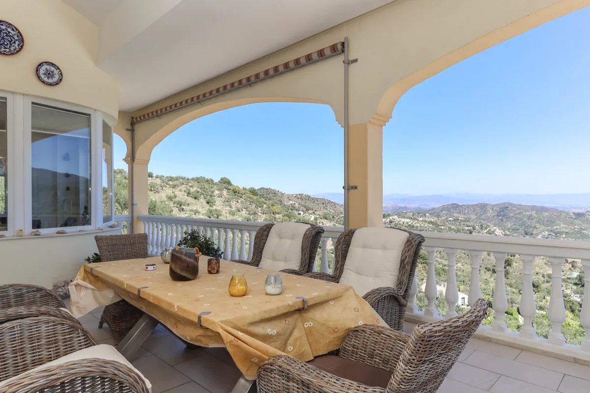 6774b5cf-3d12-45f3-95a1-f74a165fd1fe