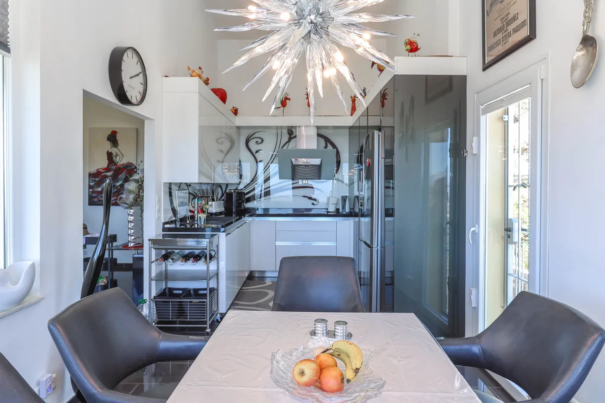 6facb390-00ac-4eba-be3a-444e38edf770