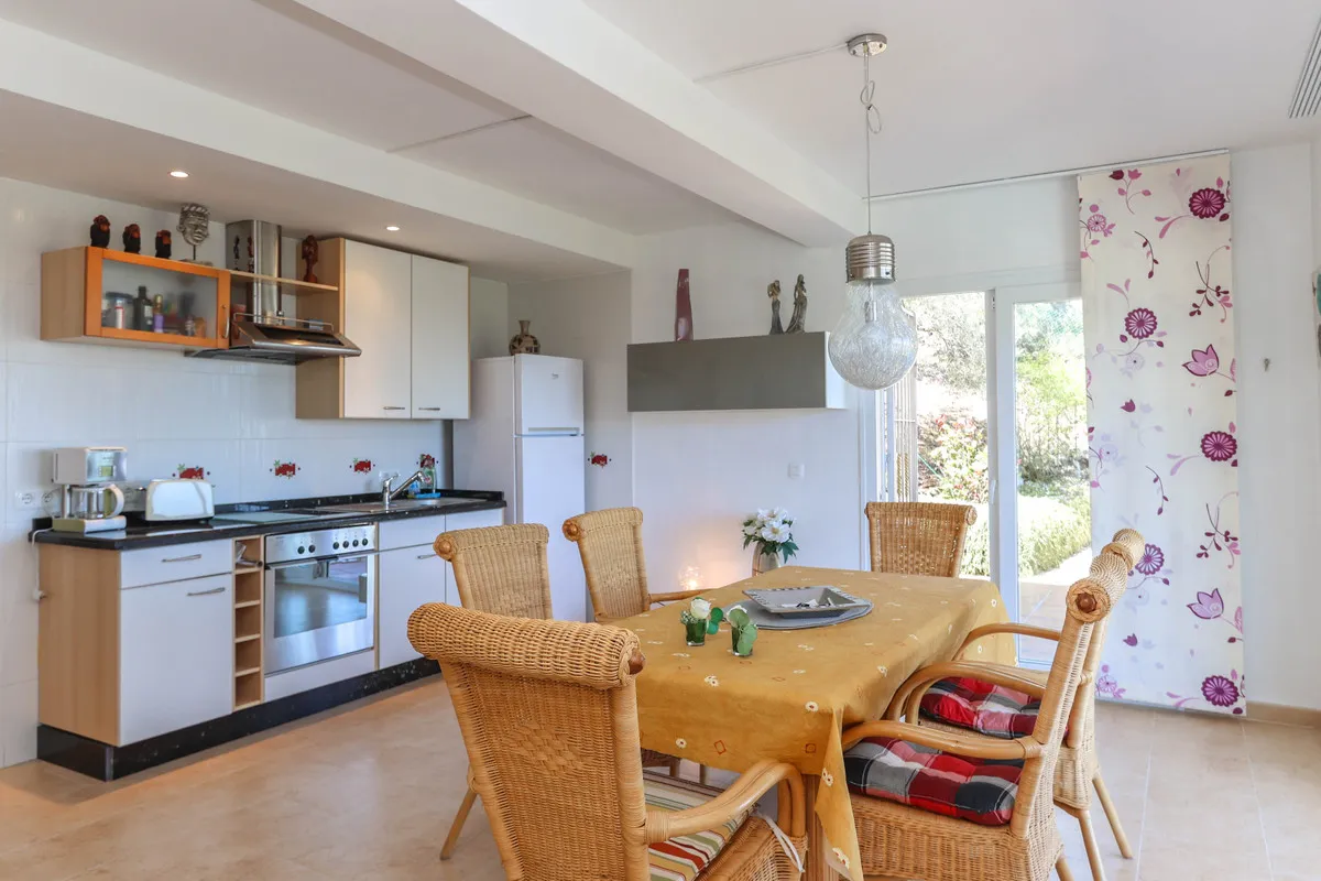 e94f416a-3fa7-44fe-8e30-a6d53af44bb2