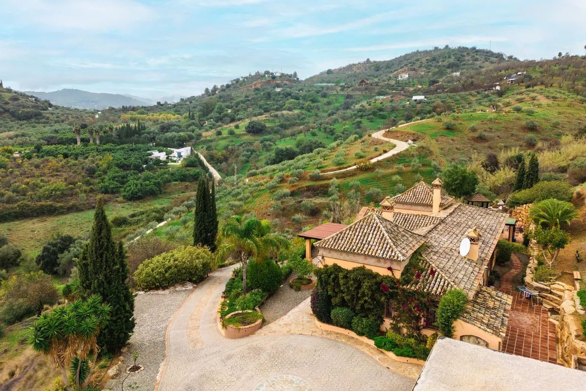 1e311b7a-ca0b-40c2-b1b9-0cebaf904c4a