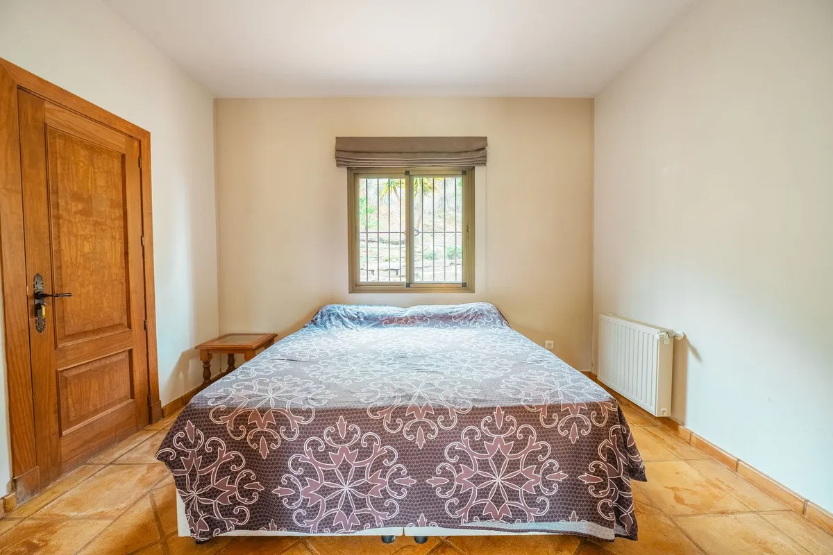 e1bb5b84-f402-4b9d-8144-e274de427638