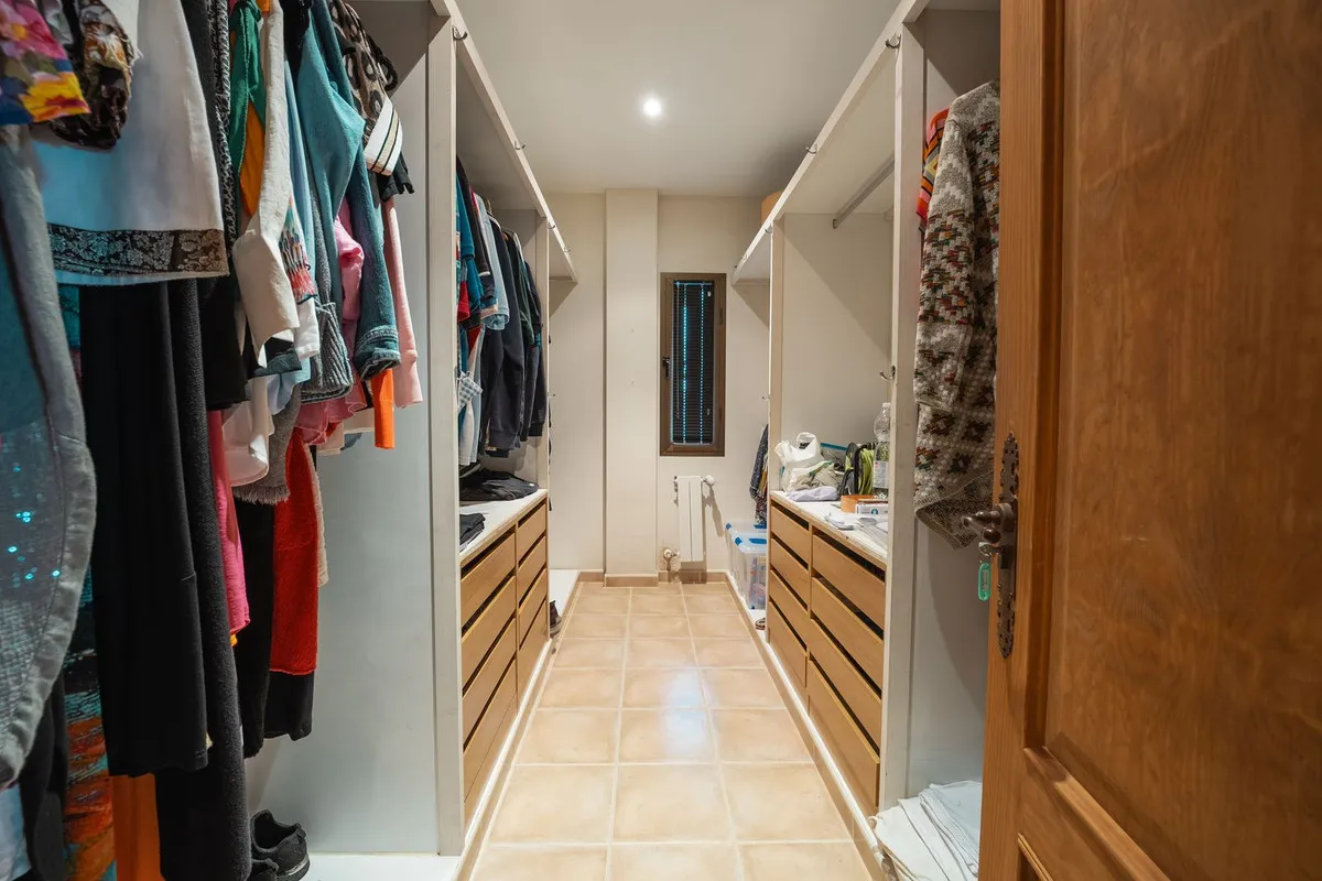 f7ad0707-3865-4ff1-9ad9-1c2884f4385e