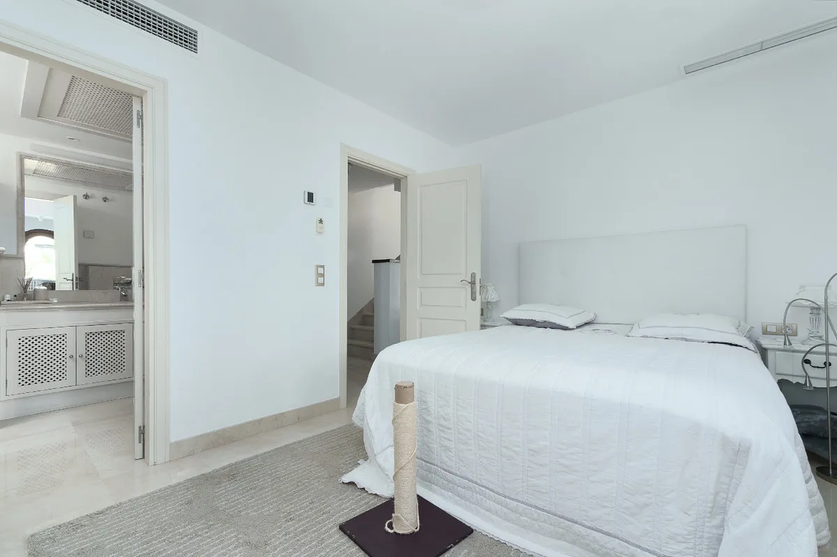 24063f2b-8231-431d-963e-ff0852500bb3