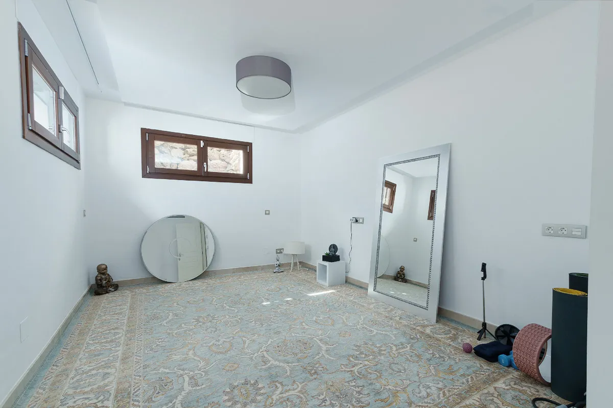 f1256e5a-aa6f-4b5c-82b1-1ed5c472306c