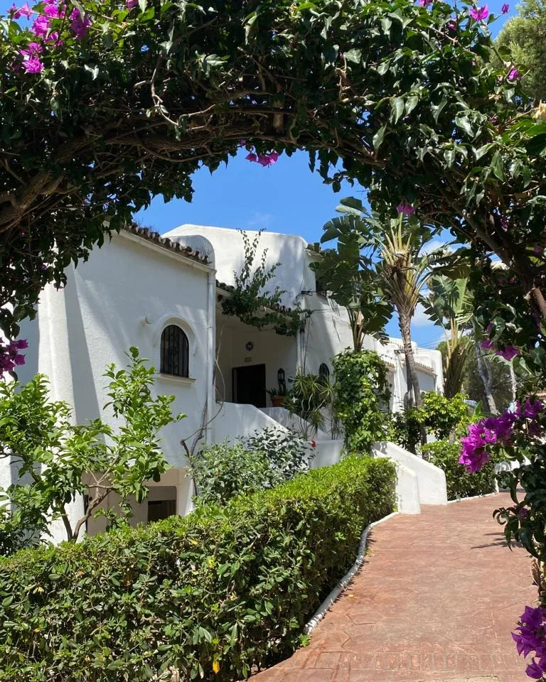 2d2c20ca-5eee-4f6e-9b8c-4e34a7e4af24