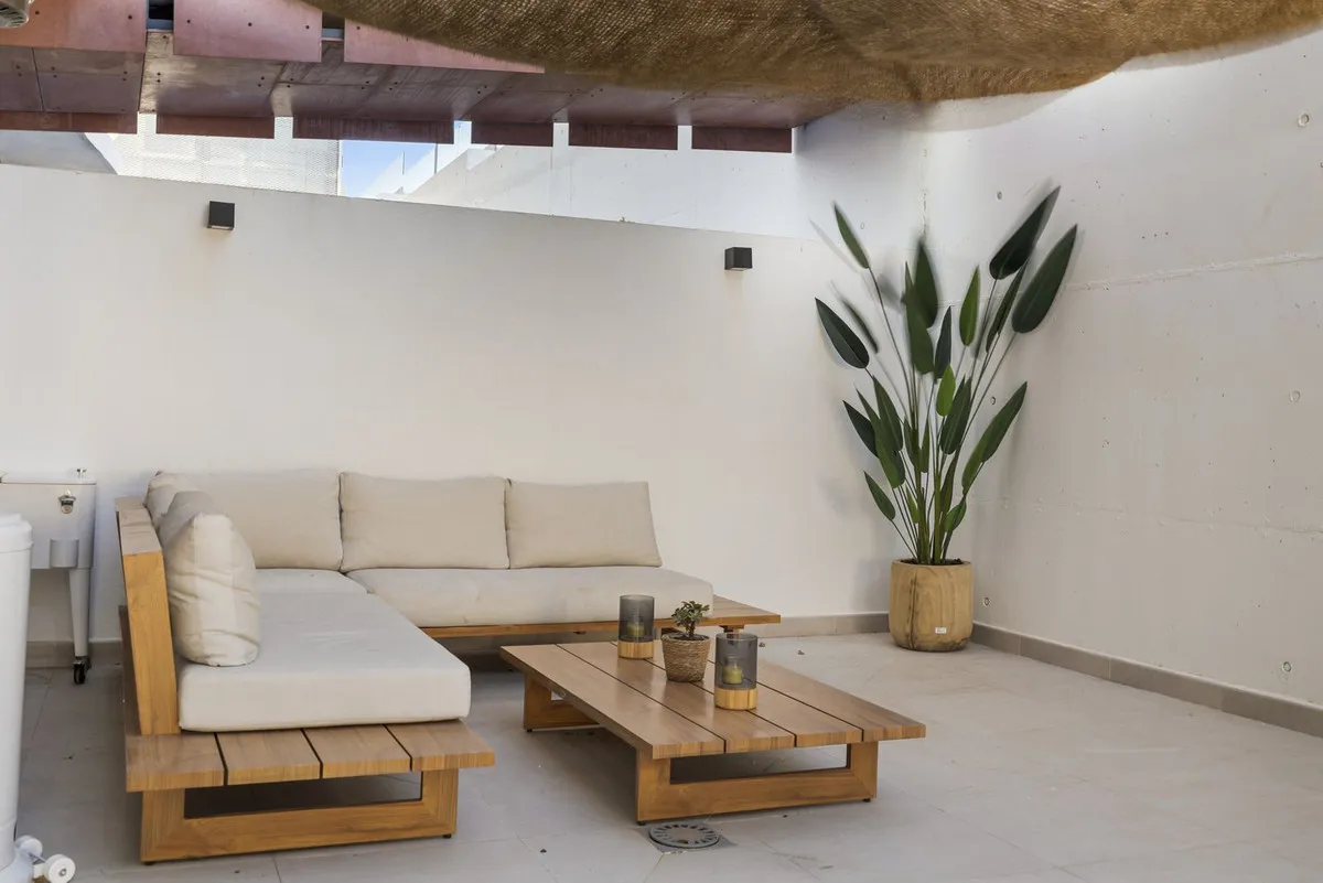 dad4e3bc-575b-4a4a-8c7c-5e4333618572