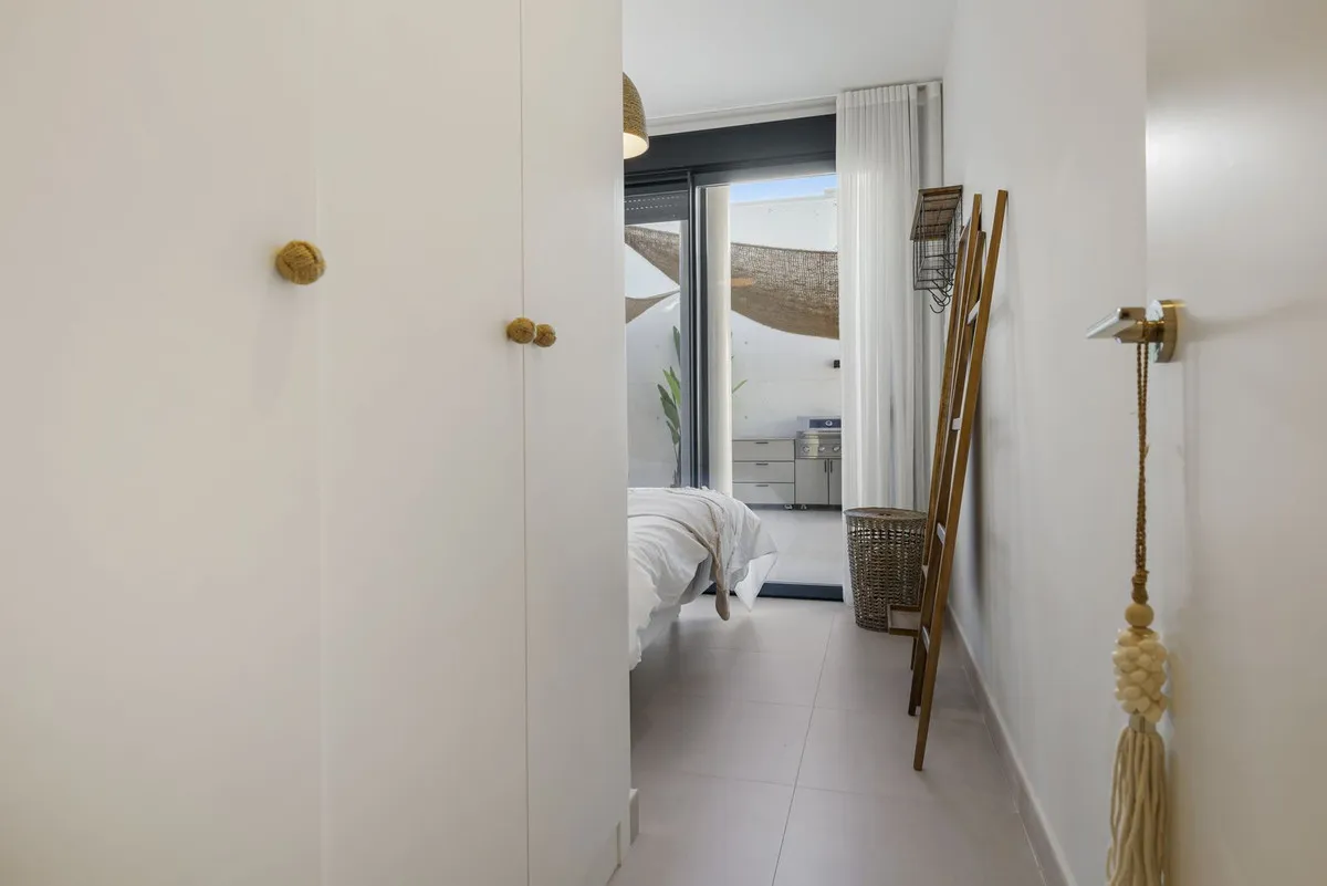 e0c4832c-9baa-4d08-8830-f38e045f2921