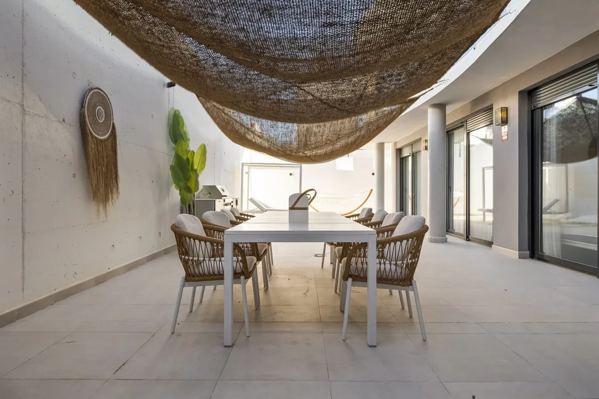 e22d3803-ffab-471f-a015-4f7ade107896