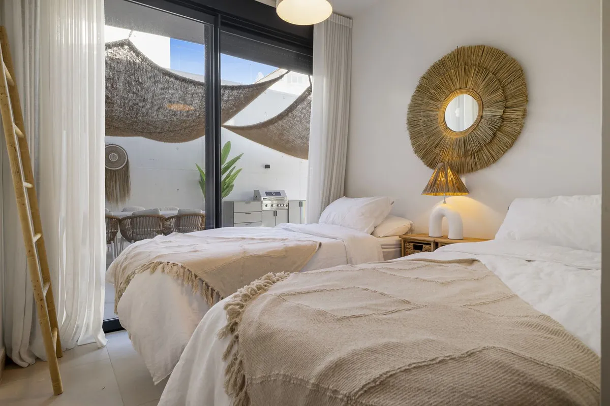 f5b3fbc5-70a4-40aa-83a8-398039b8f848