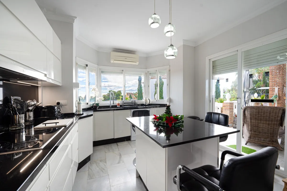 4a87b877-afa9-4b58-8e7d-c01ee6a24e09