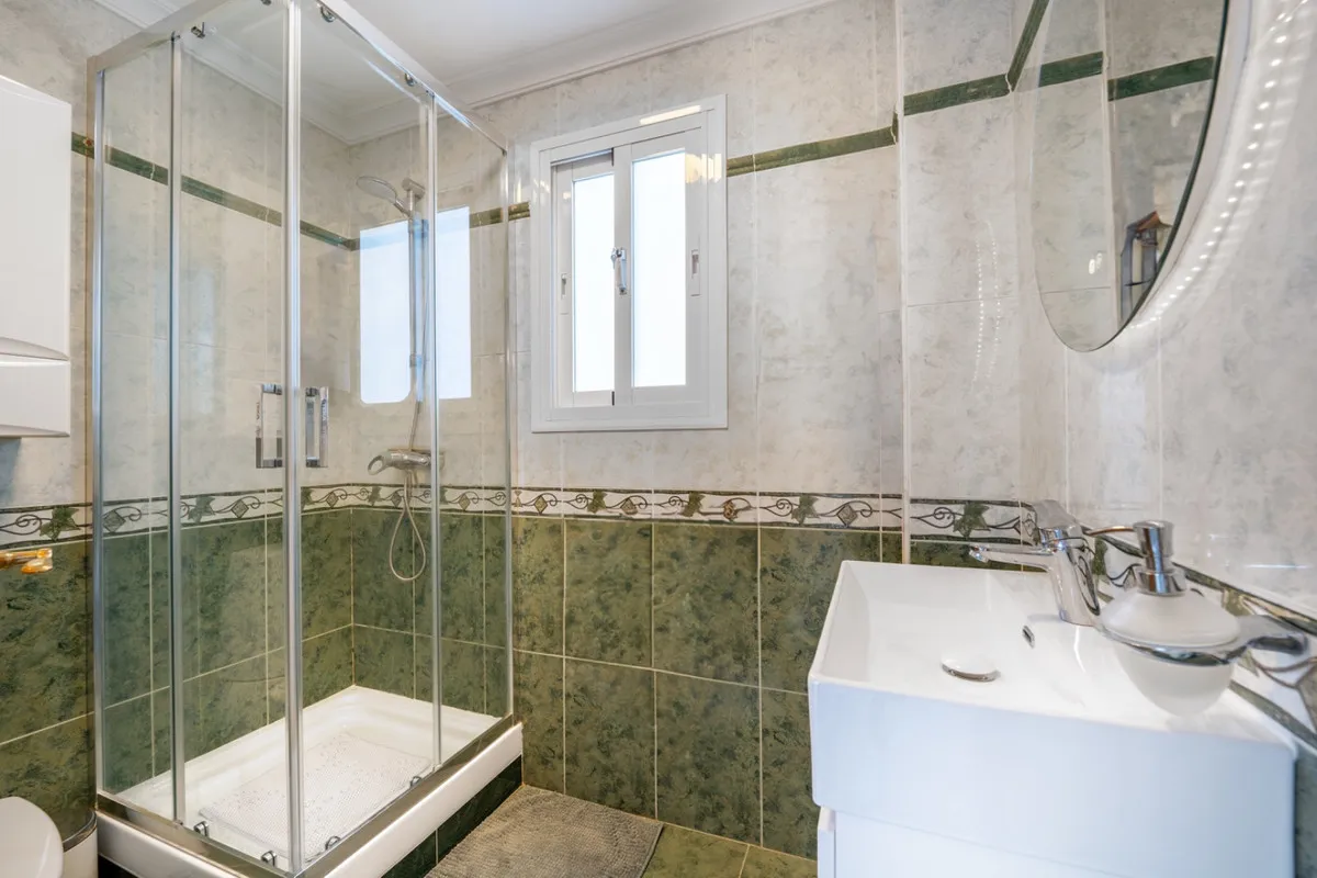 52114979-e6aa-482e-a0f2-5de55a8d3985