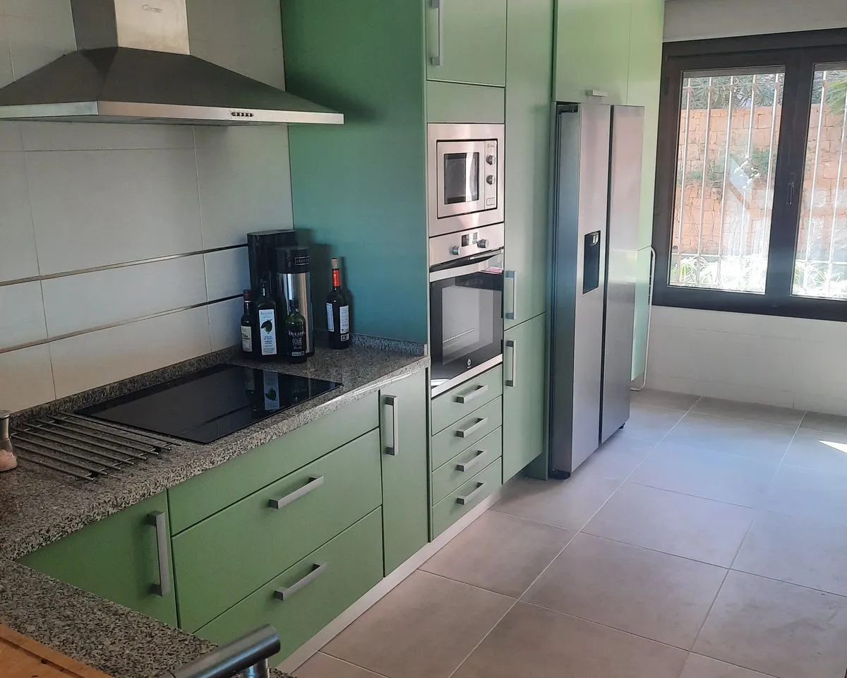 f7d2e65c-9628-4bb6-94e5-c9e554db7242