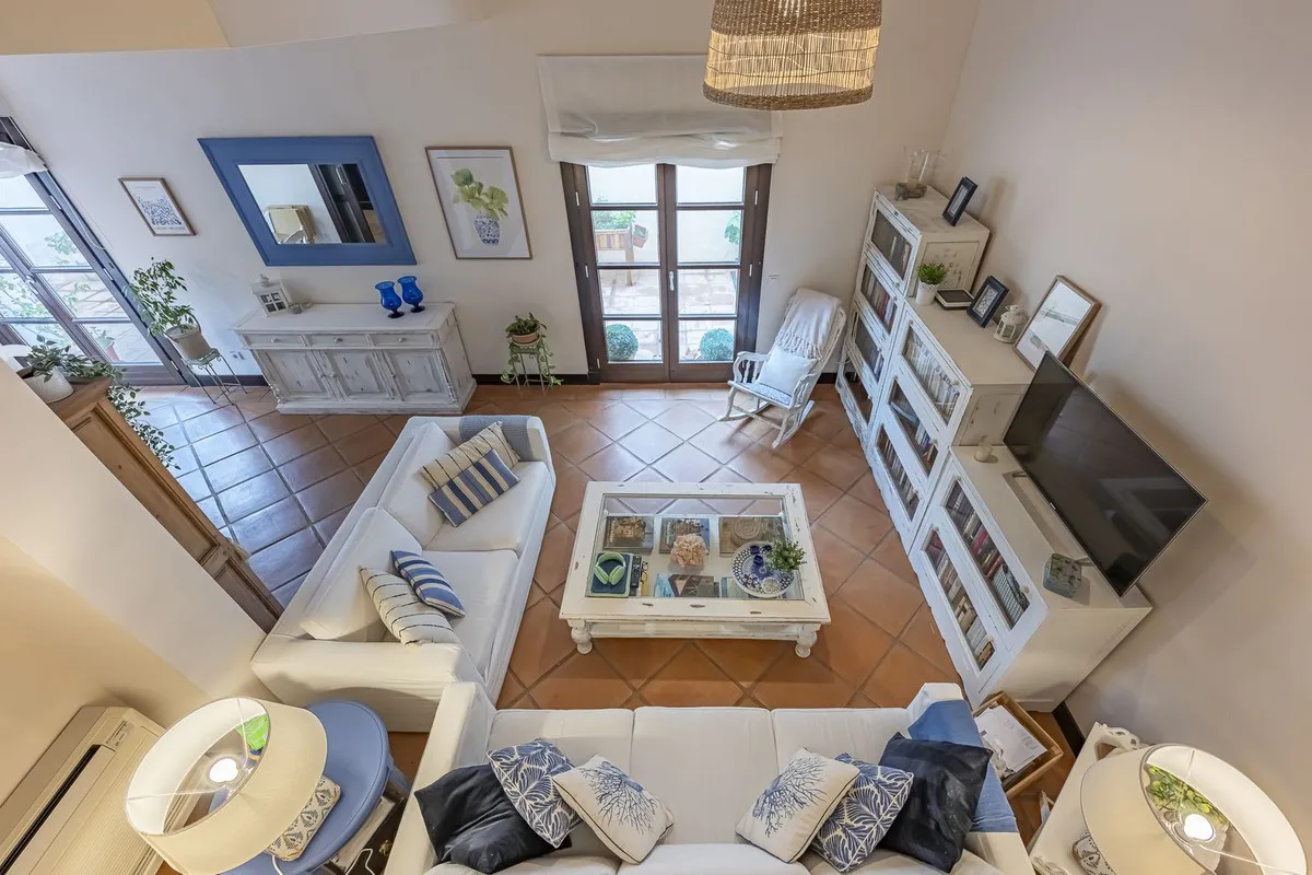 6ecd58a6-a6ad-4f44-83c7-0120095f8123