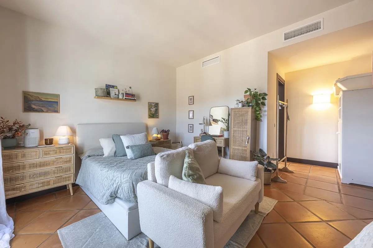 f4a04c6f-c2b1-4ea2-b735-7c9df5cfe61a