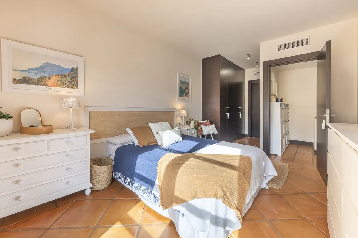 f4c45c85-7da4-40a9-b45a-f3230541130e