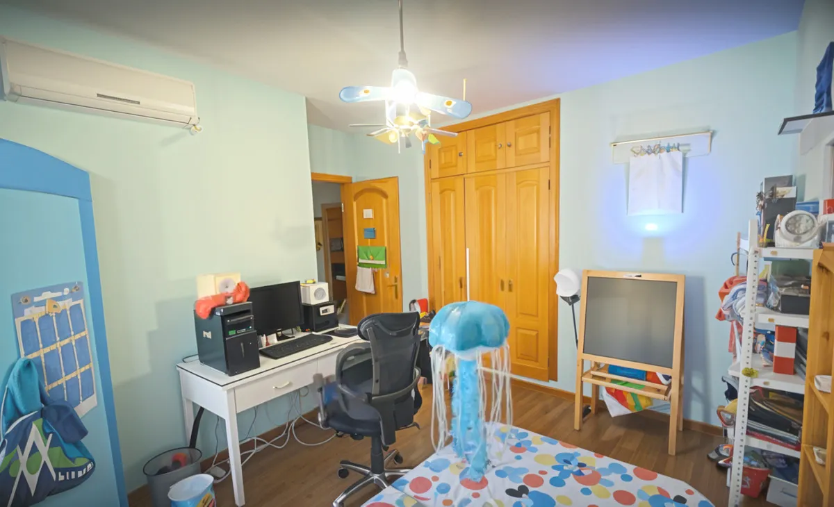 b8b81b2d-9e4a-42e5-a83e-6062a1163dee