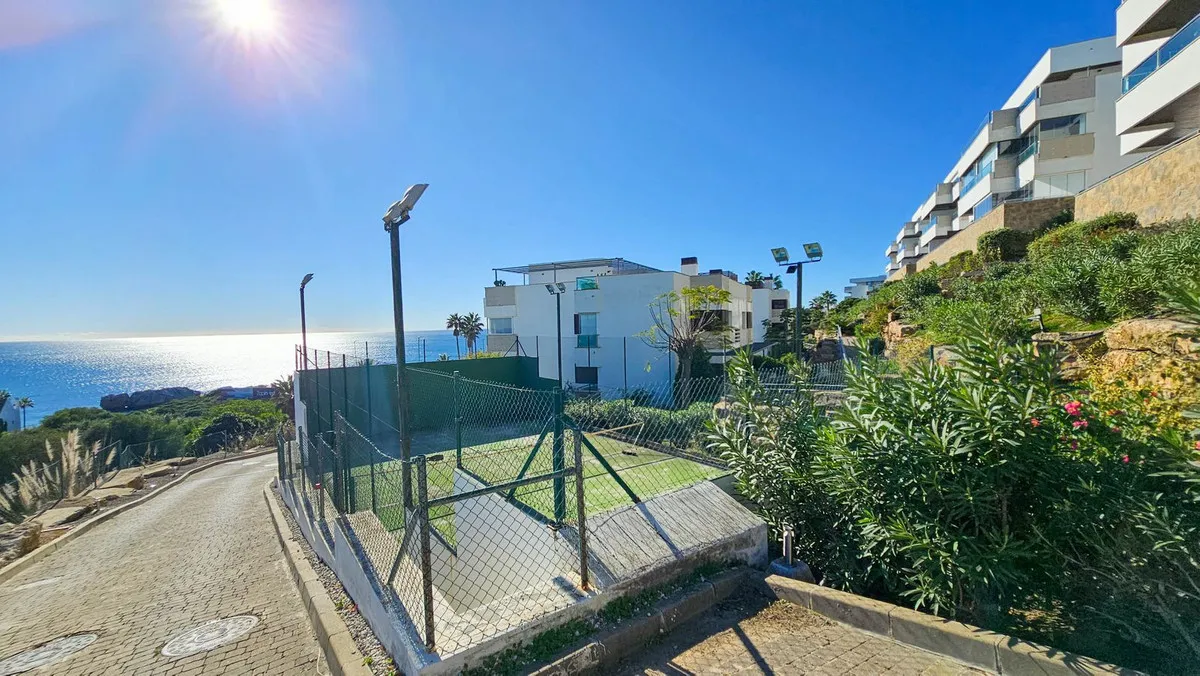 b97f8b00-c752-456a-9aaf-f1820d9d693a