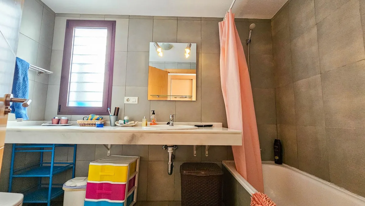 d62fec05-933b-4560-a8d0-8b93d78d36e6