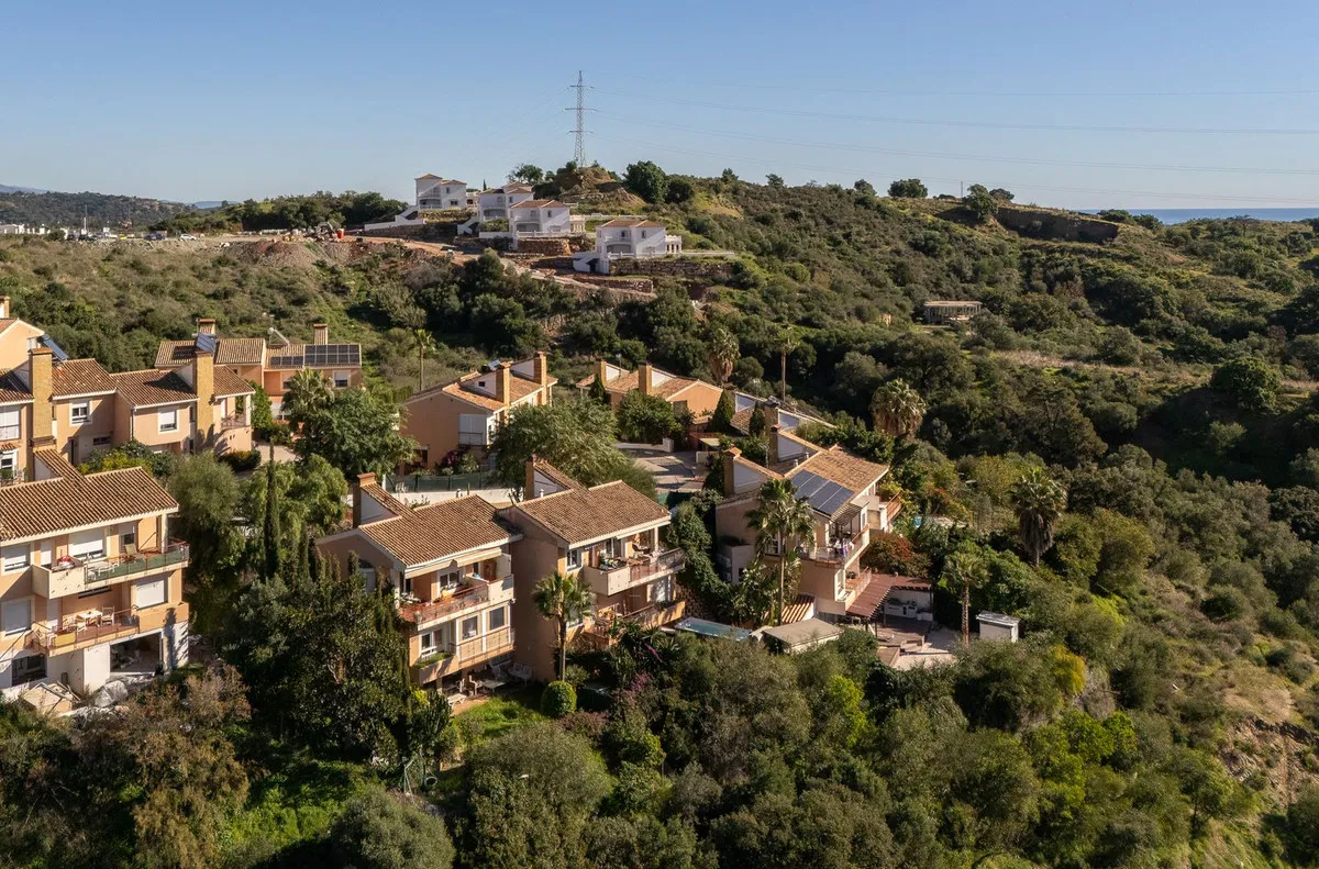 9b8fbaed-0c8a-4eb2-87f3-38cba7ff5746